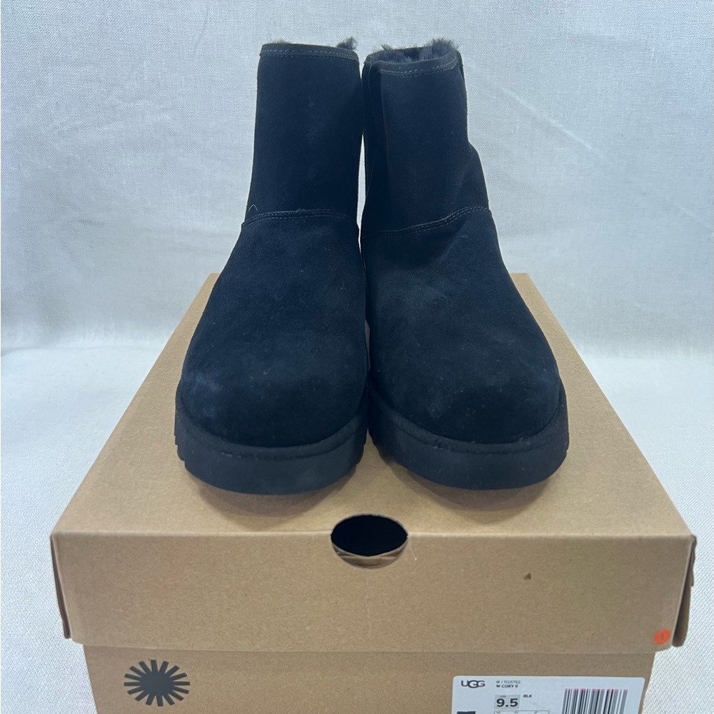 NEW IN BOX UGG Women's Cory II Black Suede Shearling Ankle Boots Size 9.5